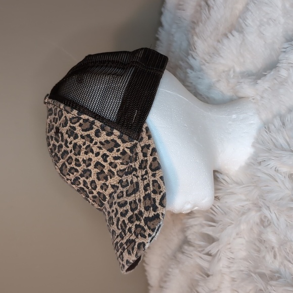 Amazon Accessories - LEOPARD PRINT Snapback Trucker Cap Adjustable